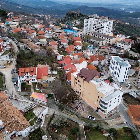Vila Taga Guesthouse Krujë Exteriér fotografie