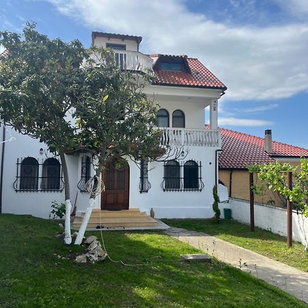 Vila Taga Guesthouse Krujë Exteriér fotografie