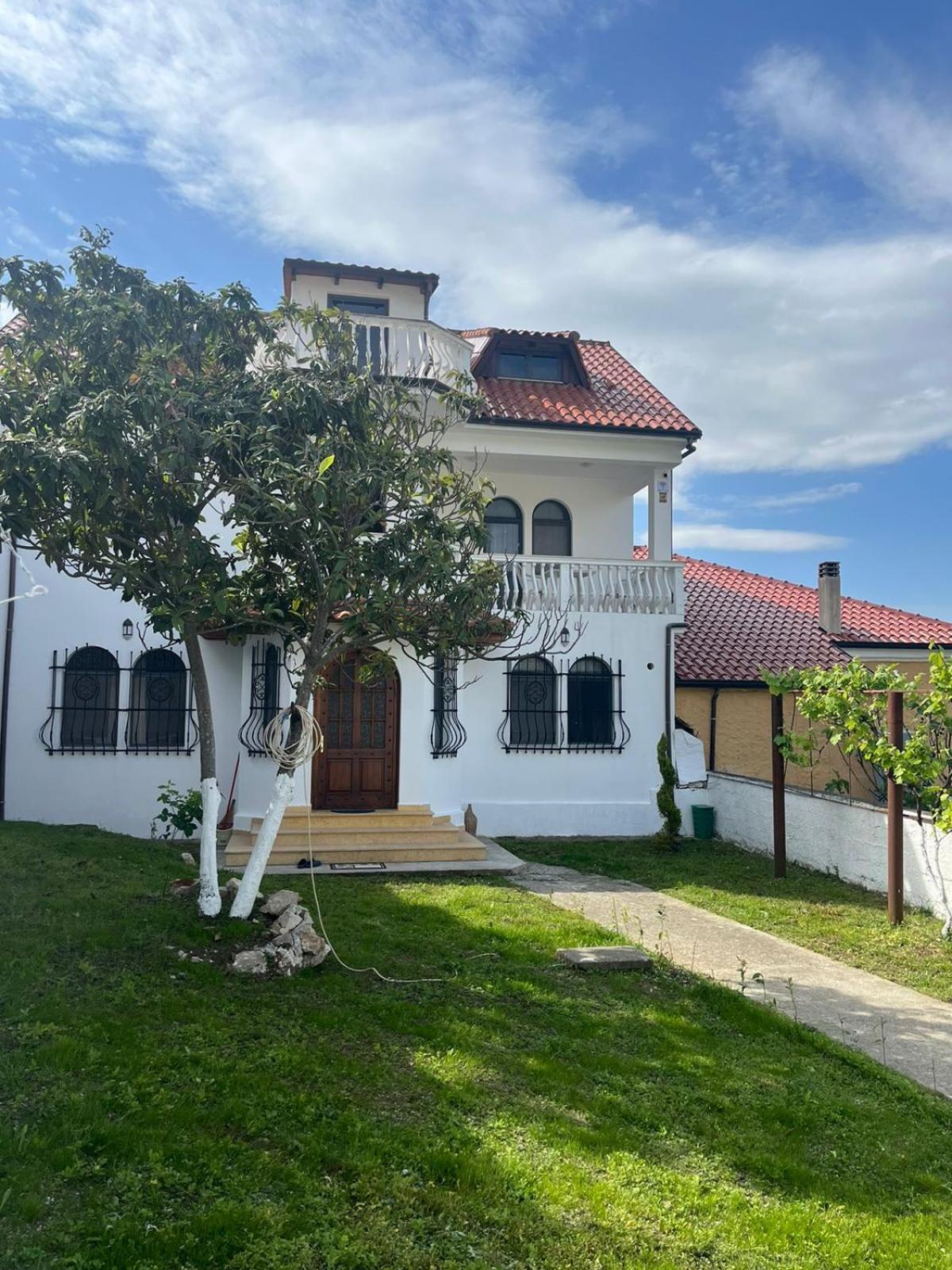 Vila Taga Guesthouse Krujë Exteriér fotografie